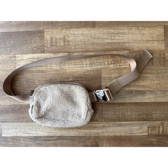lululemon fleece ivory belt bag Athletica Everywhere (Light Ivory) : Clothing, Shoes & Jewelry This item has a purchase limitup to 5 of the same colour or 10 of different colours. Lululemon Everywhere Fleece Belt Bag